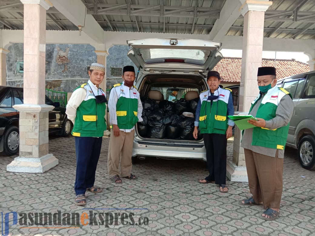 Peduli Covid 19, UPZ Binong Bagikan Paket Sembako