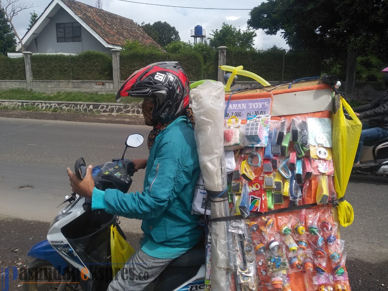 pedagang di lembang tidak dapat bantuan