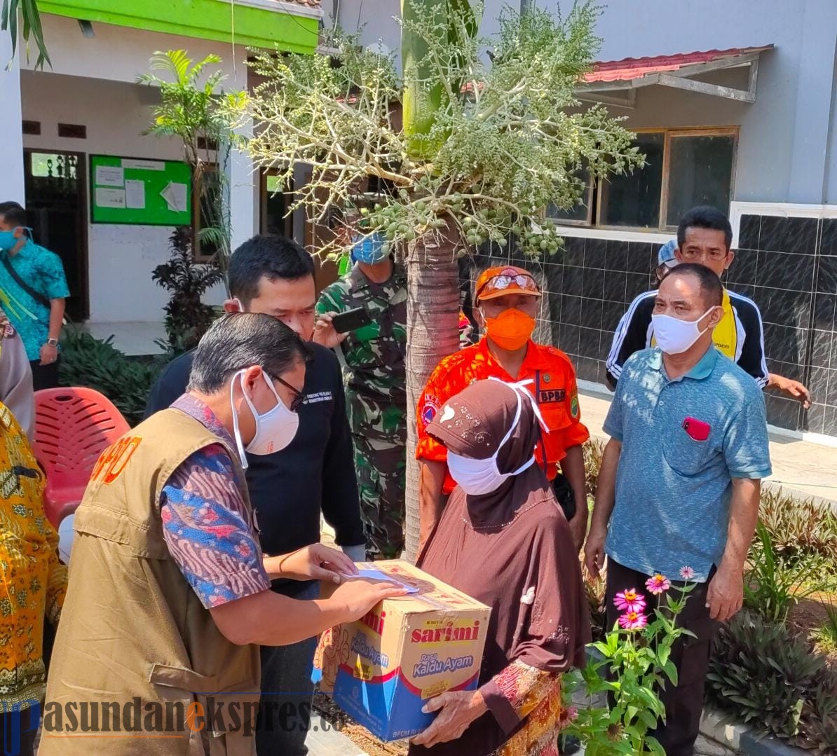 Di Pantura, Wabup Salurkan Bansos Kabupaten Subang