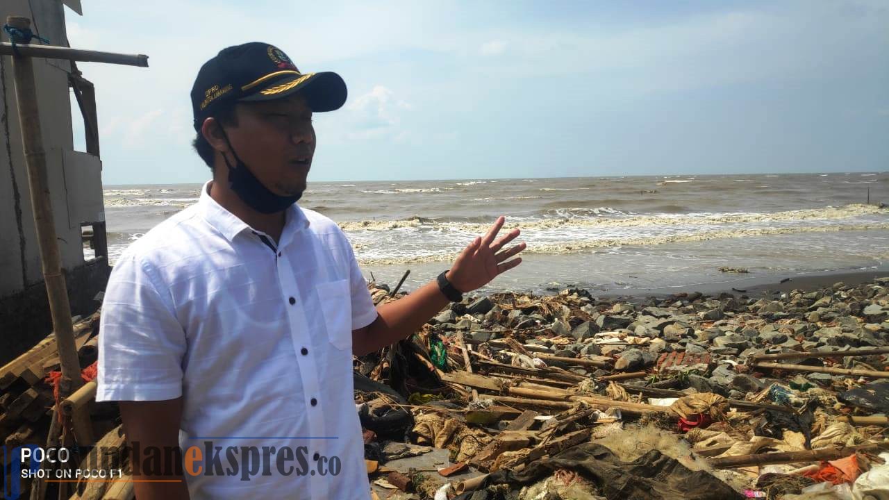 Pesisir Pantai Utara Karawang Butuh Pemecah Ombak