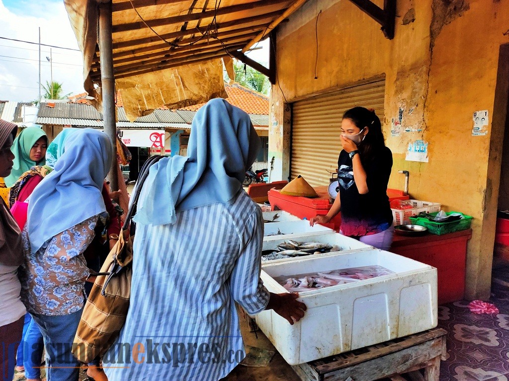 Dampak Covid-19, Penjualan Ikan Alami Menurun