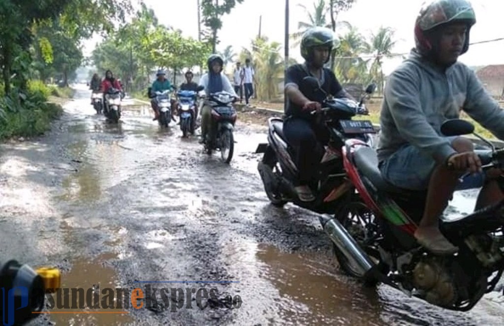Jalan Rusak di Subang
