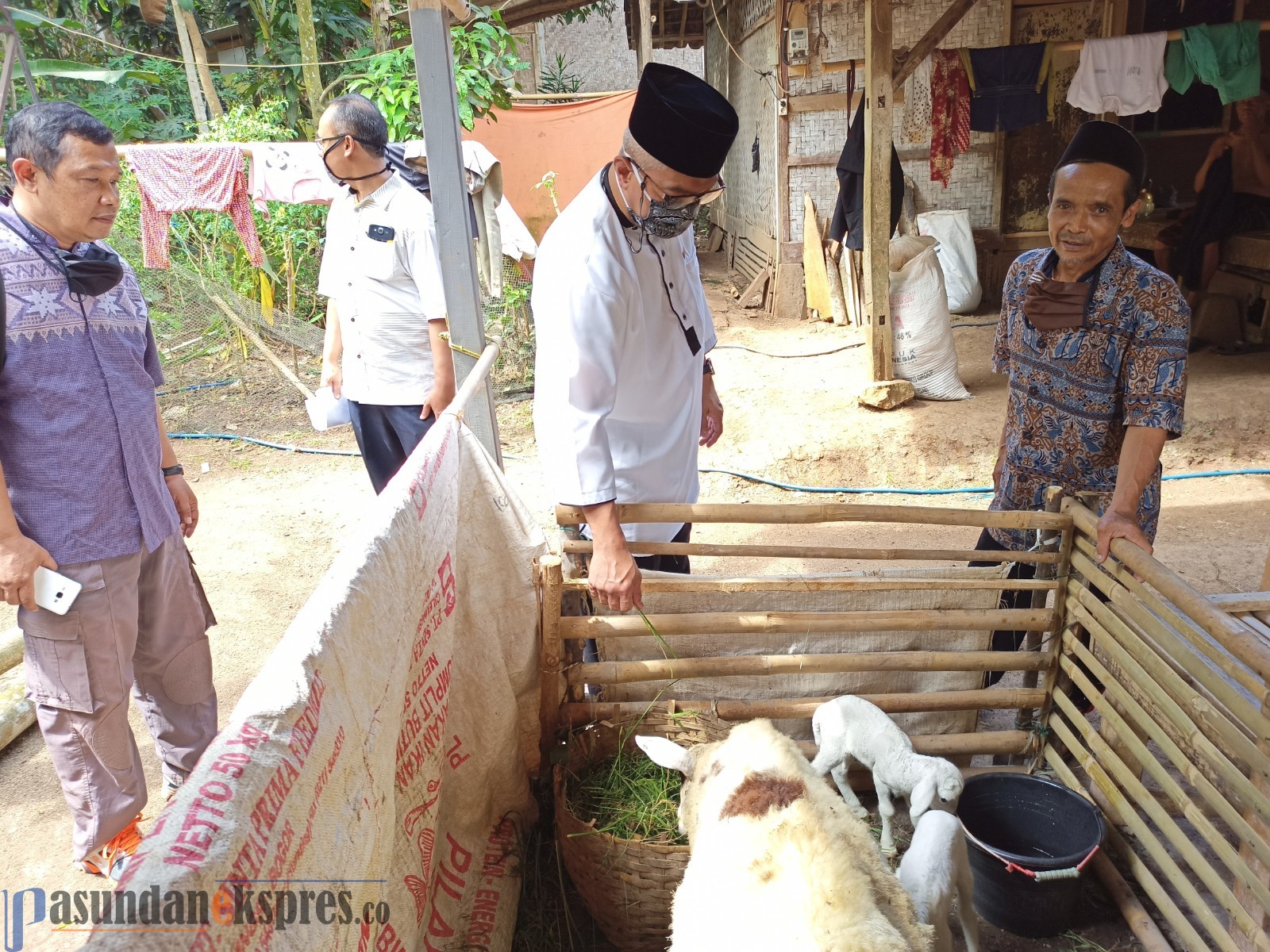 Kampung Maniis Desa Gunung Karung