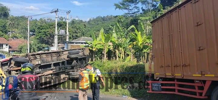 Rem Blong, Truk Pengangkut Air Mineral Tabrak Dua Kendaraan