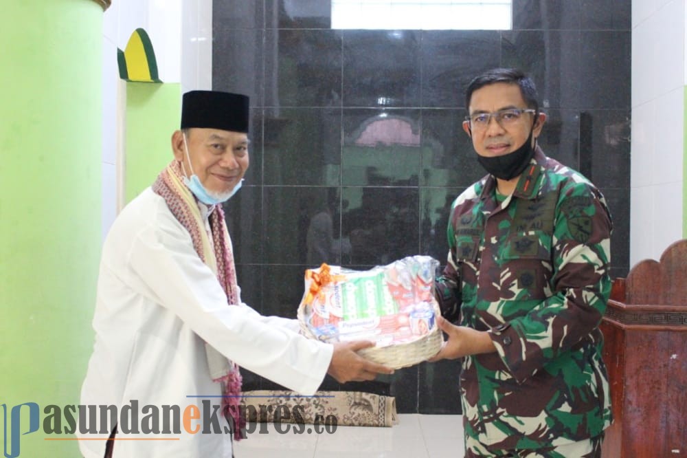 Sambut Hari Bakti TNI AU ke-73, Lanud Suryadarma Gelar Baksos