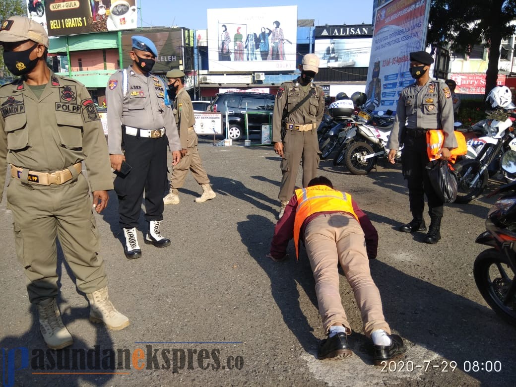 Puluhan Warga Karawang Terjaring Razia Masker