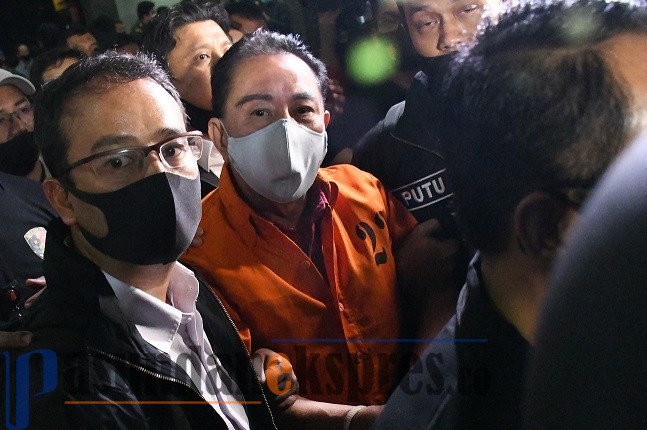 Terekam CCTV Mabes Polri, Dua Jenderal Polisi Resmi Tersangka