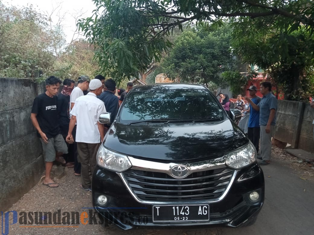 Warga Cikopak Digegerkan Penemuan Mayat Dalam Mobil