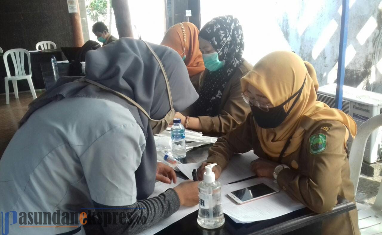 Karyawan Pesat Global Indonesia di Swab Test