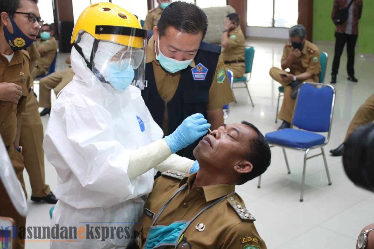 Bupati dan ASN Pemkab Subang Ikuti Swab Test