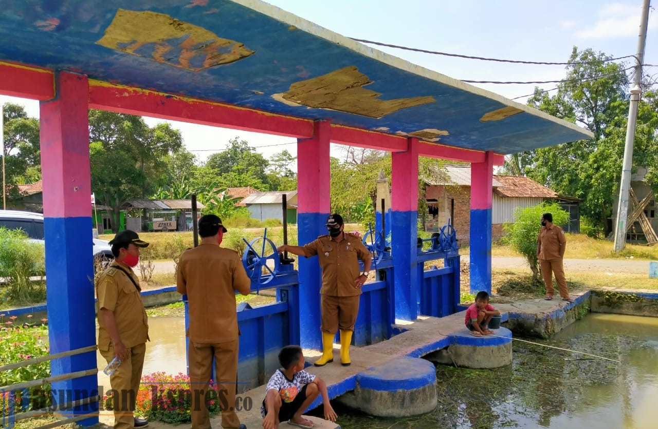 Camat dan Kades Pusakanagara Cari Air hingga ke Indramayu