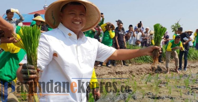 Wagub Jabar : Kepala Desa Harus Berinovasi. Kembangkan Desa Menuju Desa Mandiri dan Desa Maju