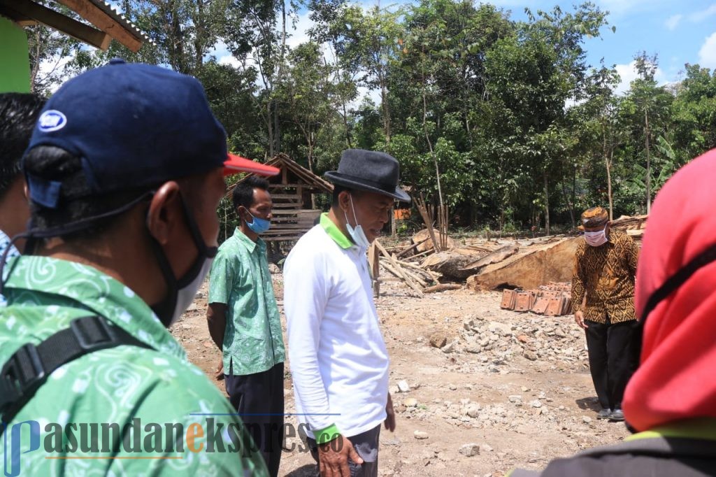 Bupati Resmikan Lima Rumah Bantuan untuk Korban Bencana