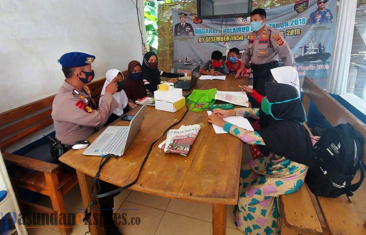 Polisi “Selamatkan” Siswa dari Hambatan PJJ