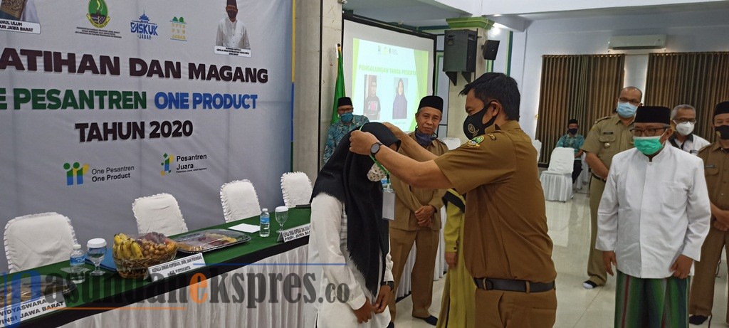 Al-Muhajirin Purwakarta Jadi Tuan Rumah Program One Pesantren One Product