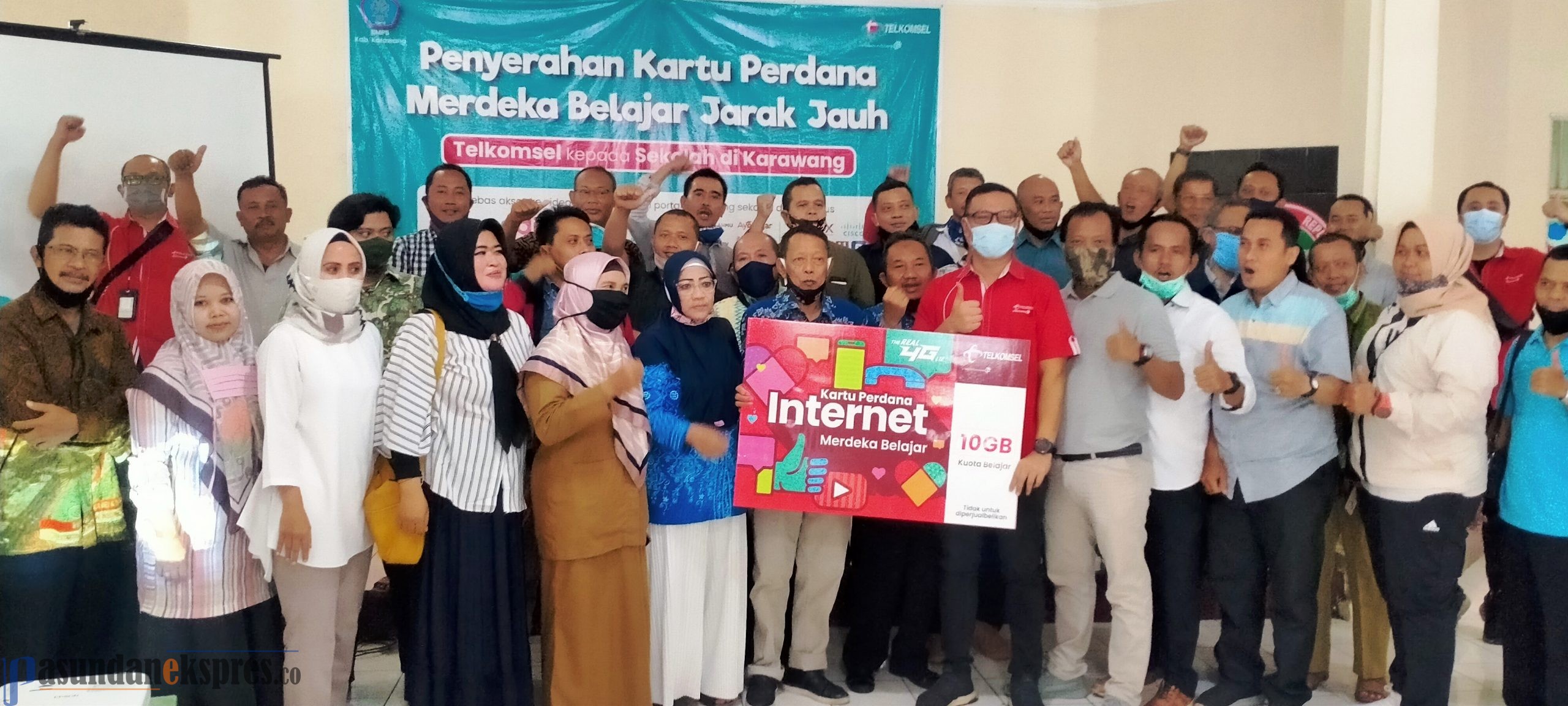 Telkomsel Distribusikan 30.000 Kartu Perdana ke 78 Sekolah