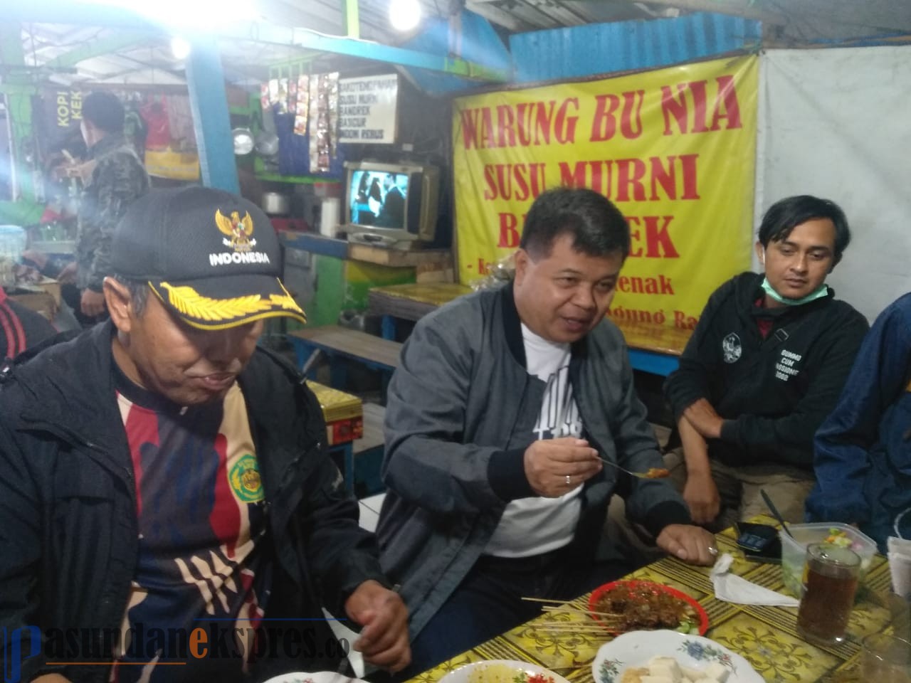 Dikabarkan Ditangkap KPK, Aa Umbara Asik Makan Sate