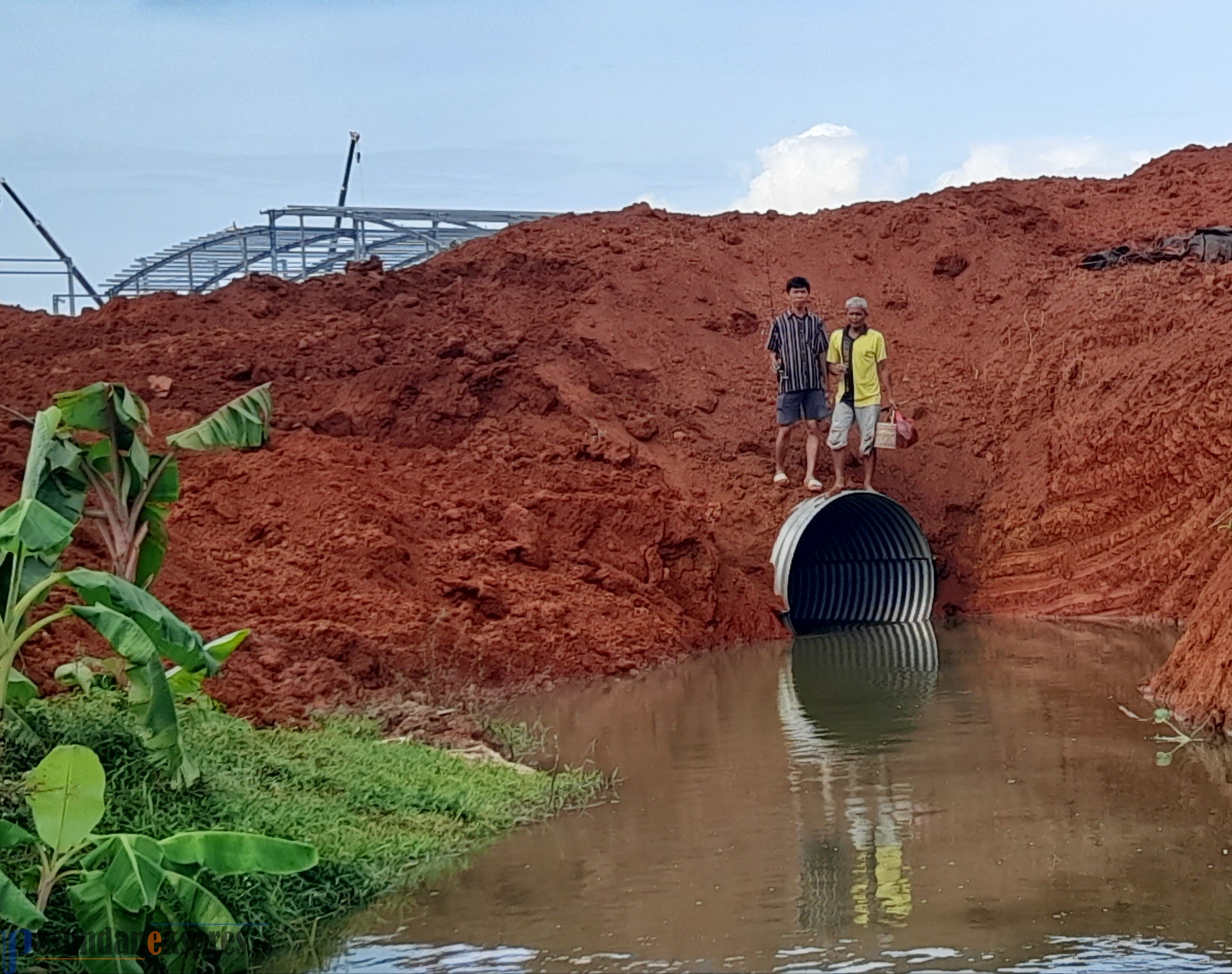Sungai Barsole Tersumbat, Kades Apip Tegur Pelaksana Proyek