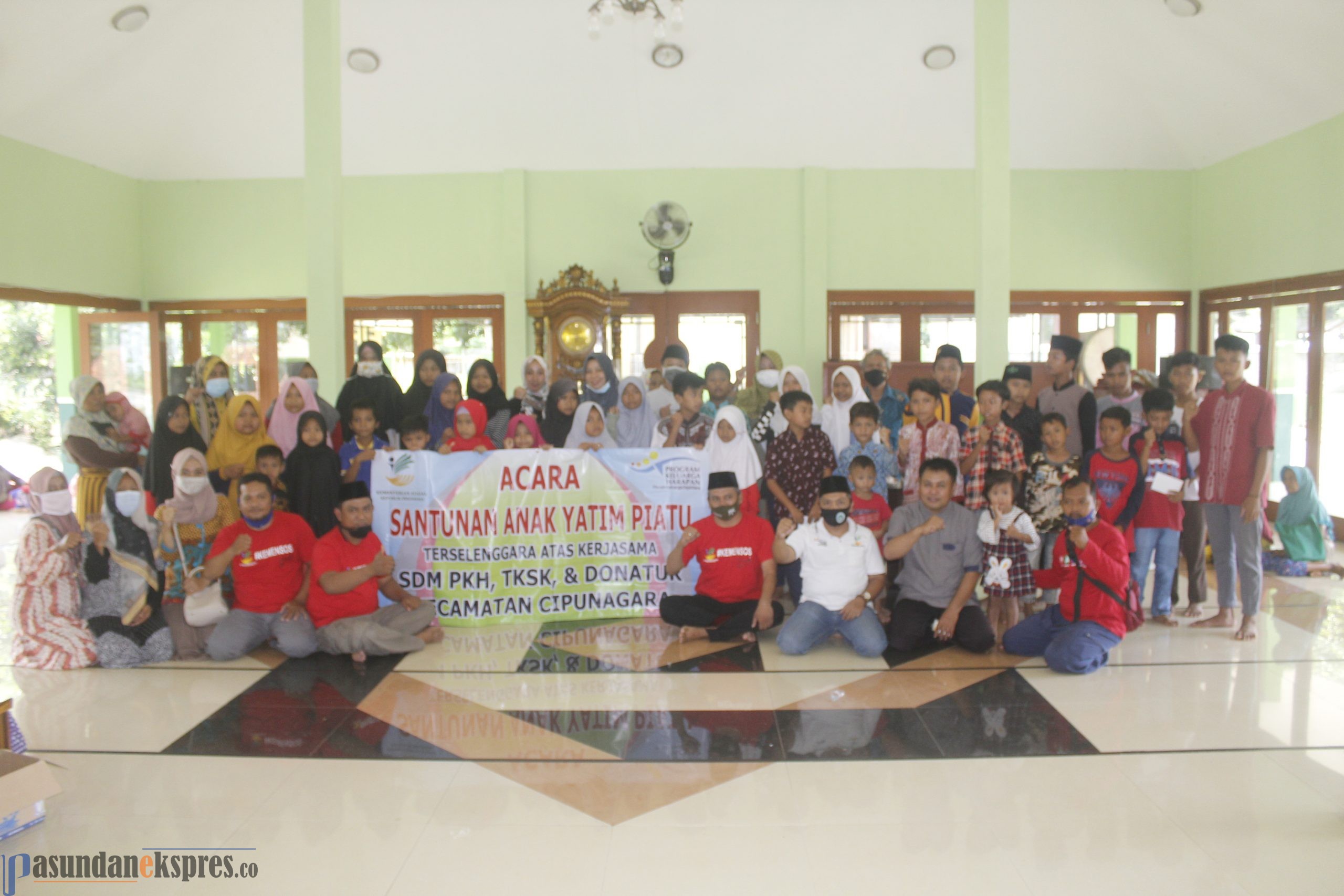 Ingin Lihat Senyum Anak Yatim Piatu, Berbagai Kebahagian ala SDM PKH Kecamatan Cipunagara