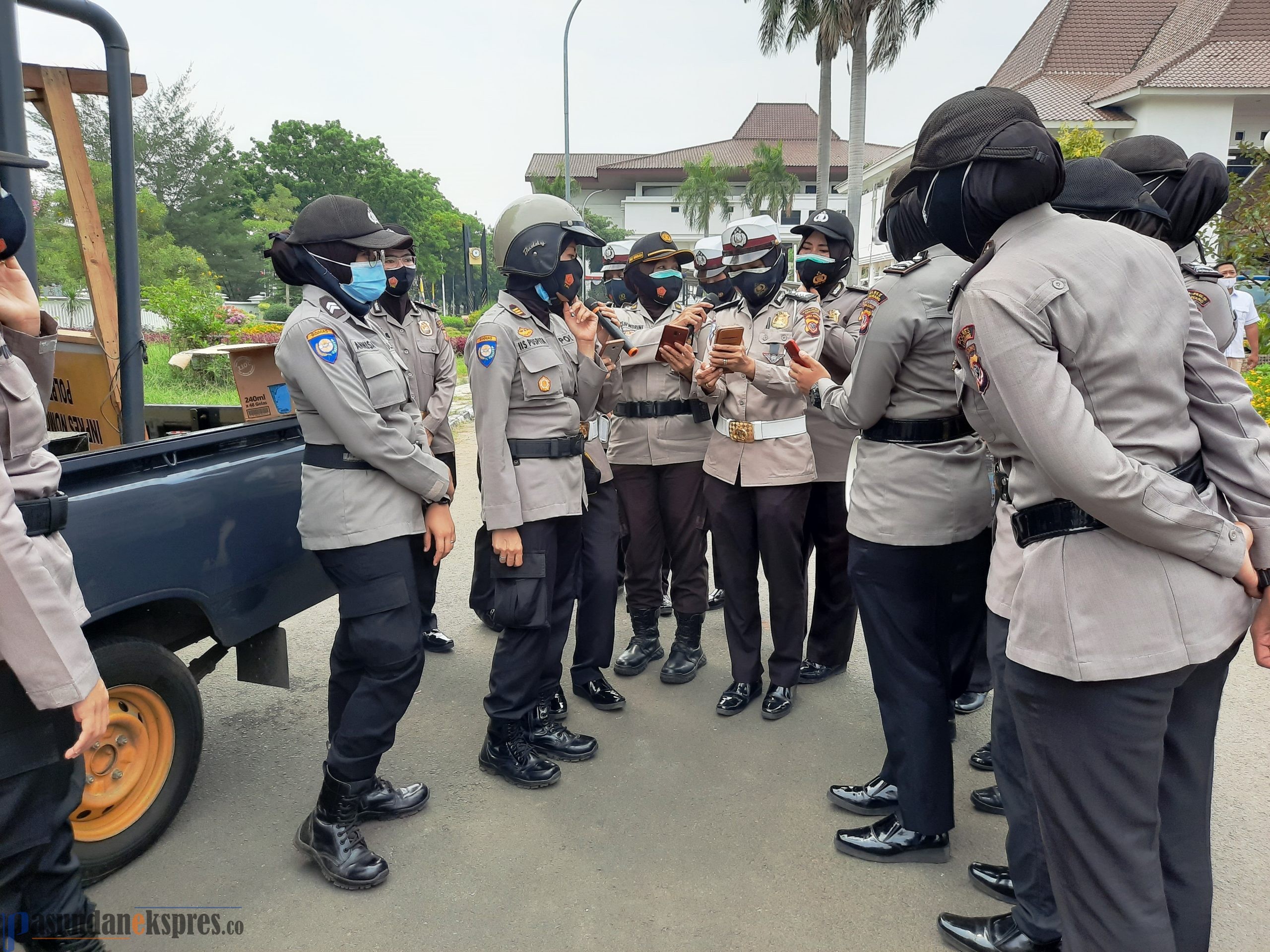 Pasukan Asmaul Husna Berhasil Redamkan Amarah dengan Sentuh Emosional Pendemo