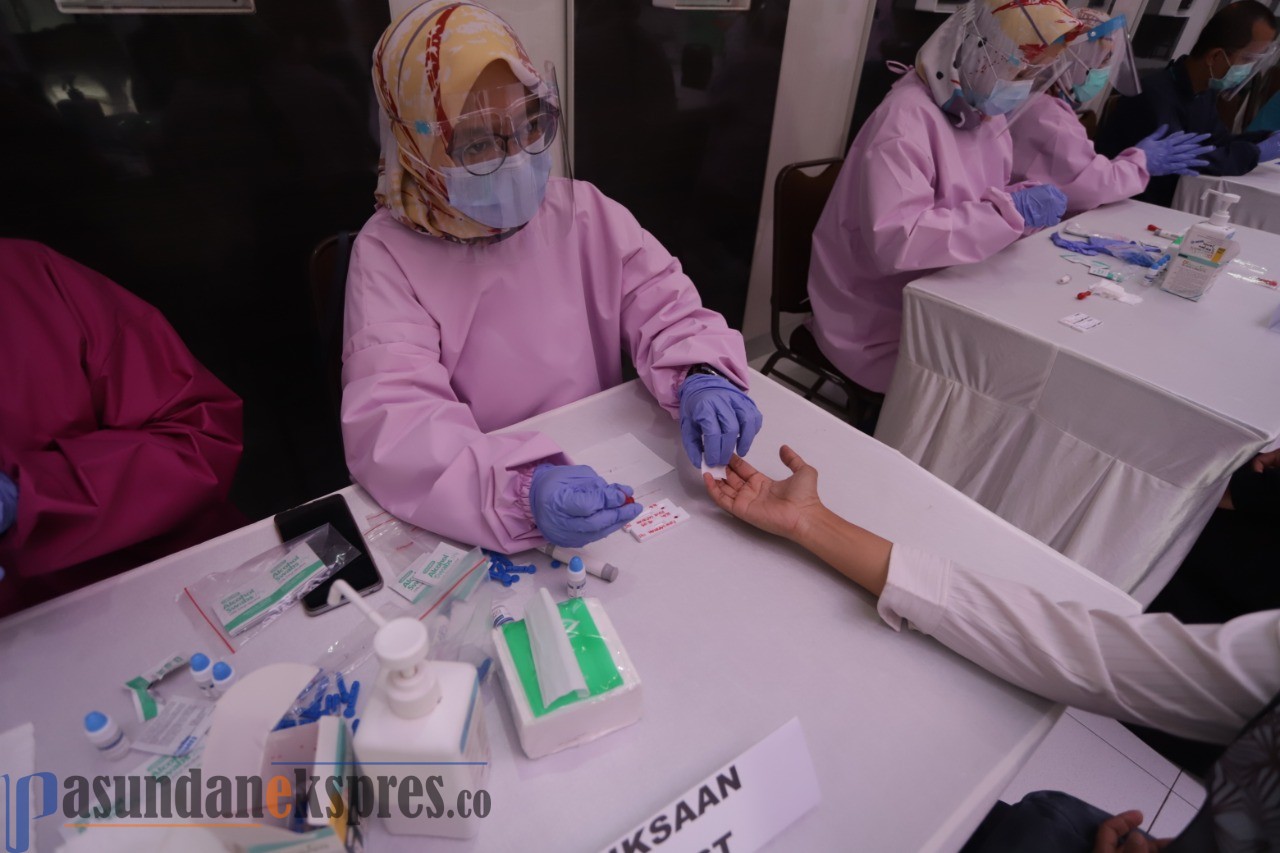 Persiapan BIAS, Ratusan Guru SD di Cimahi Ikuti Rapid Tes