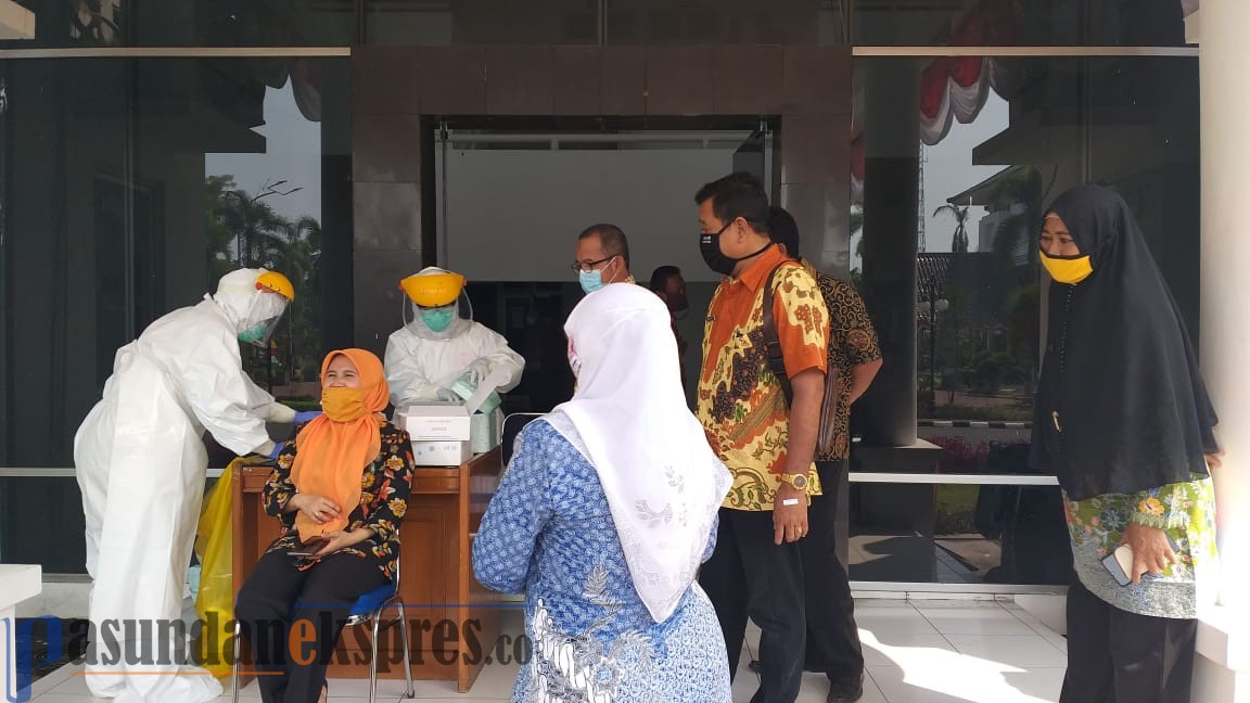 Hasil Swab Tes Anggota Dewan Karawang Negatif