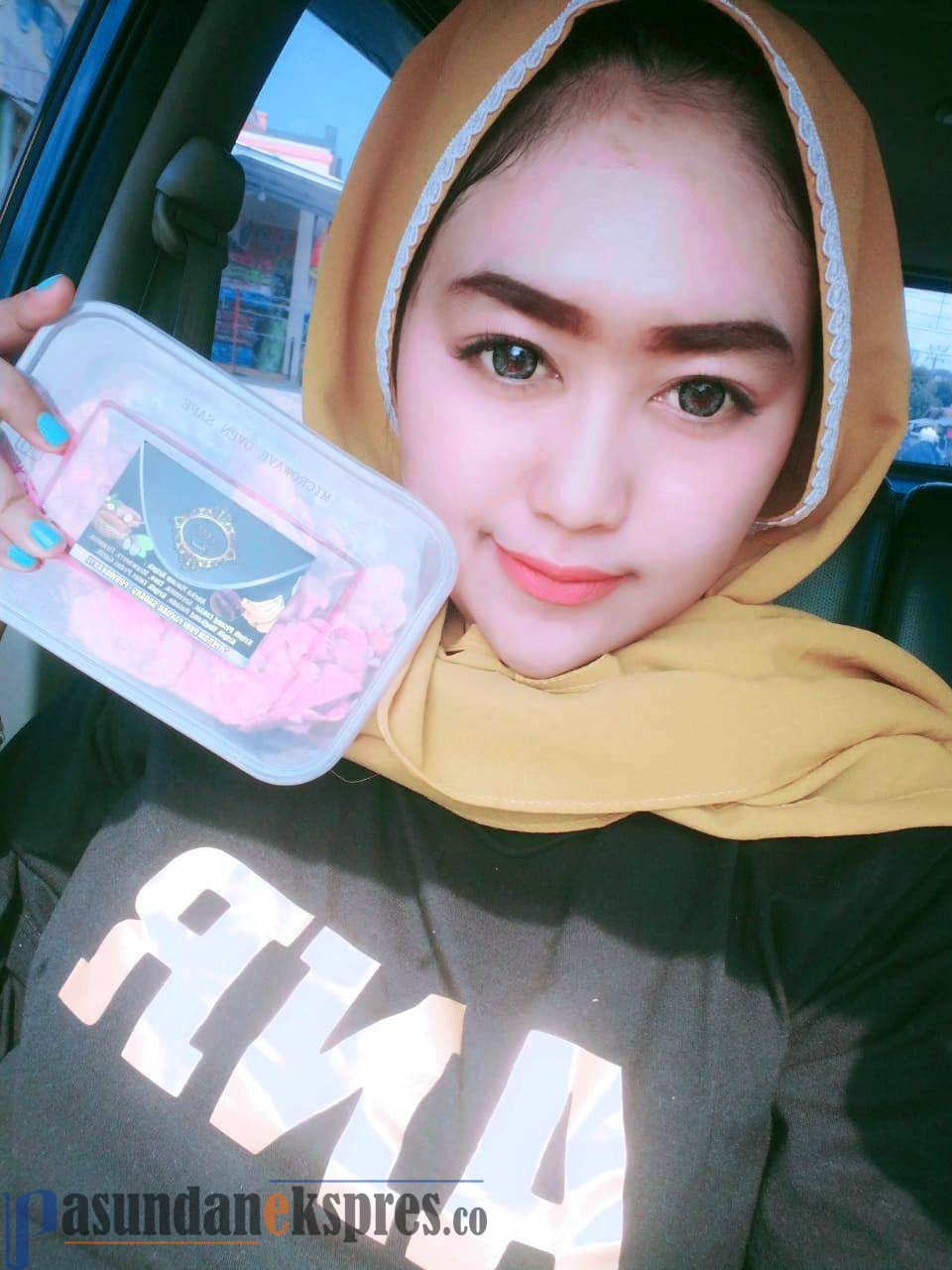 Entrepreneur Cantik Sukses Bisnis Cemilan Kekinian