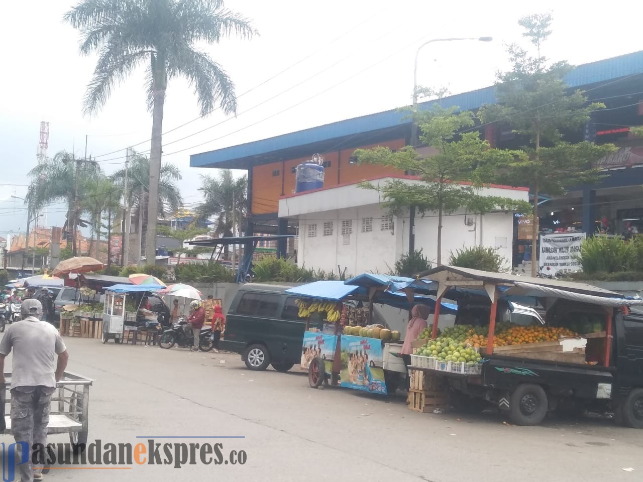 Pemkab Diminta Tertibkan PKL Dadakan di Pasar Panorama