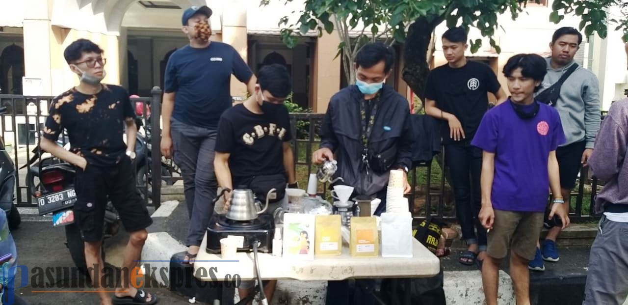 Subang Menyeduh, Dari Kopi Gratis Hingga Kenalkan Kopi