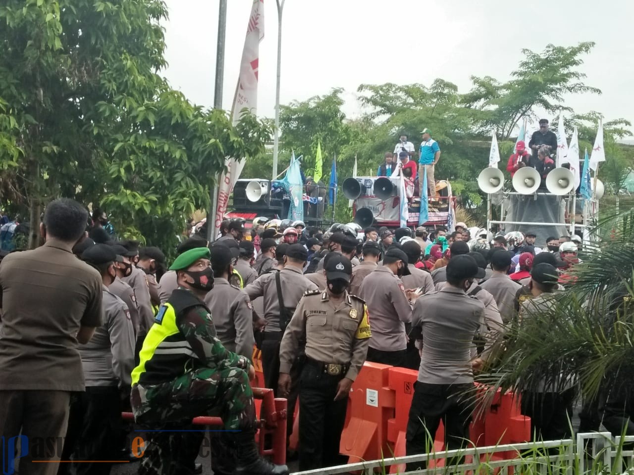 Demo Lagi, Buruh Tolak UMP dan Omnibuslaw Serta Tuntut Bupati Buat Rekomendasi Penolakan