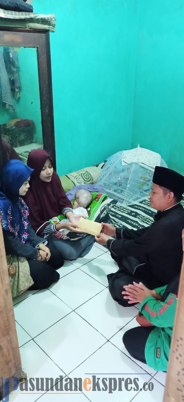 Aisyah, Bayi Penderita Kelainan Bagian Kepalanya Dapat Bantuan dari SD PIT Bhaskara