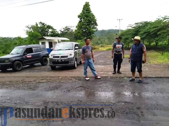 Jalan Rusak di Kumpay Diperbaiki Secara Gotong Royong