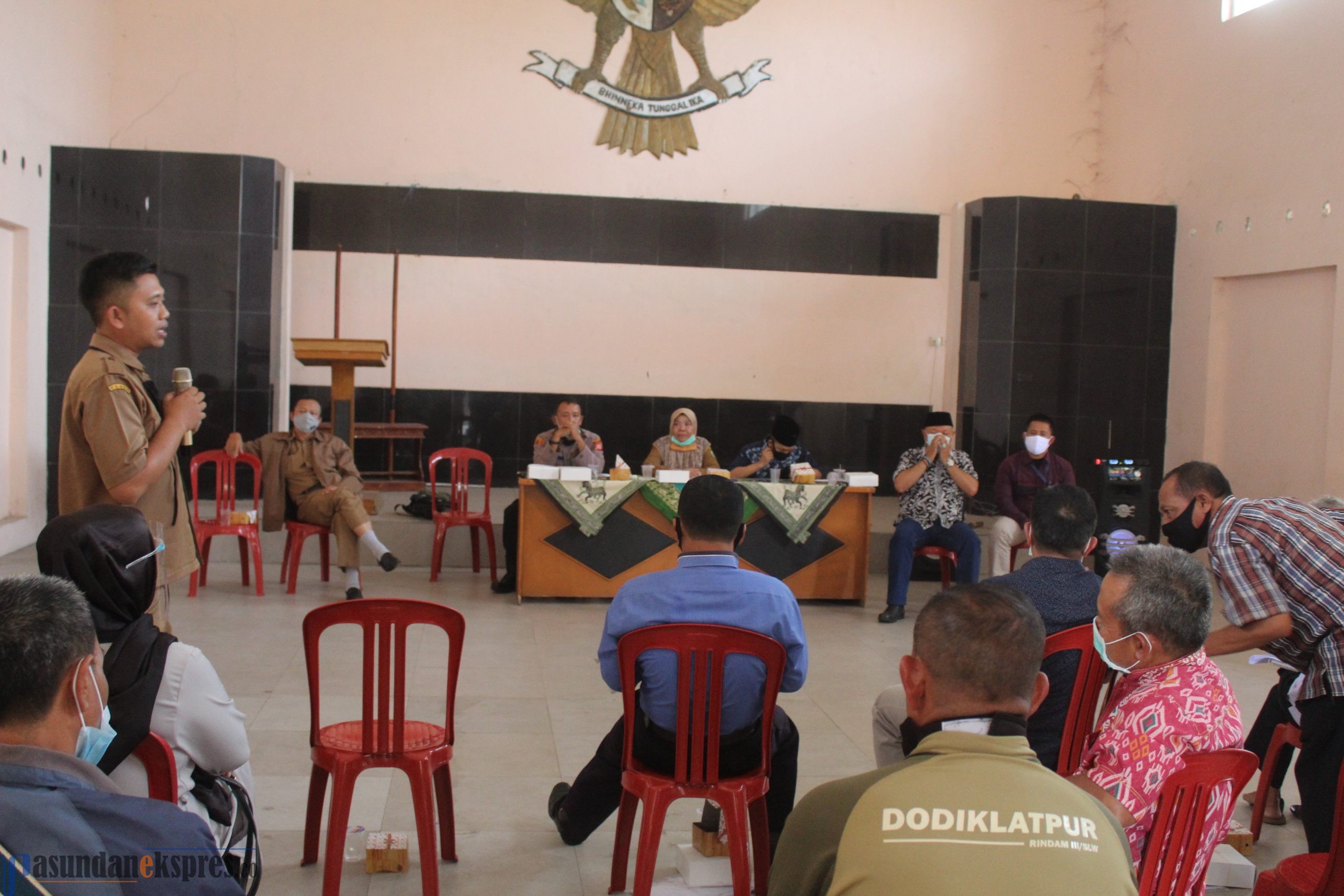 Bau Menyengat, Warga Keluhkan Polusi Kotoran Sapi di Jalancagak