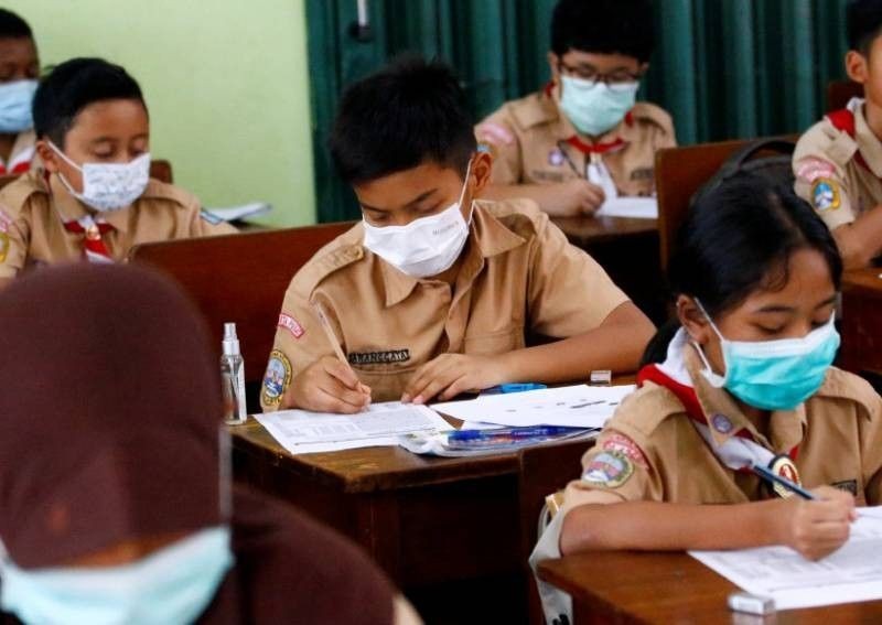 Bagai Buah Simalakama, Sekolah Dibuka Kembali