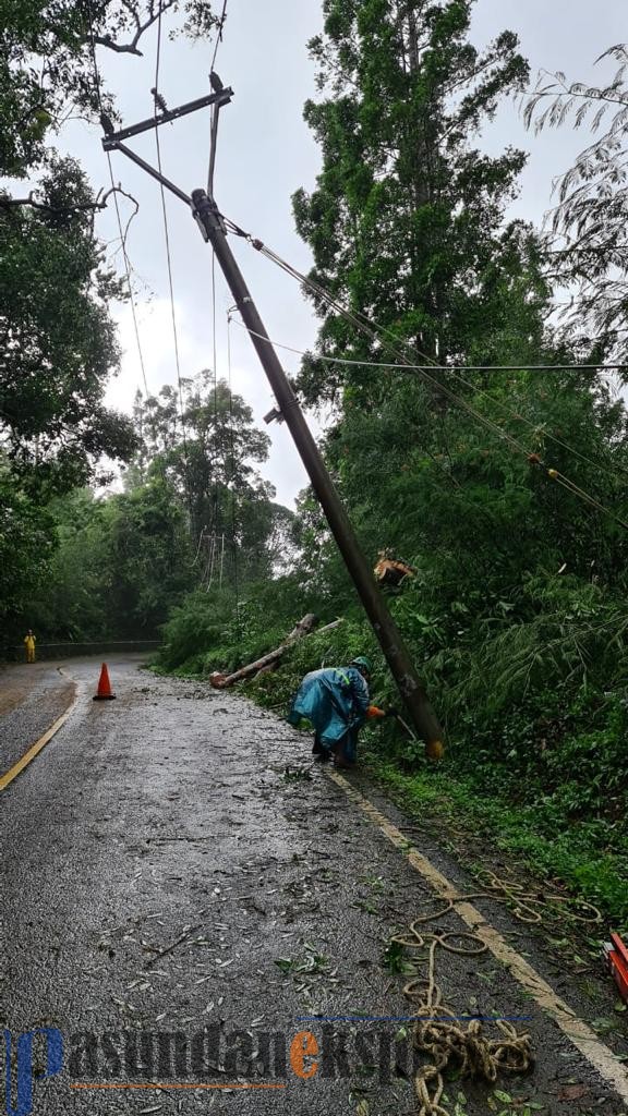 PLN Gercep Atasi Gardu Listrik Terdampak Puting Beliung di Jabar