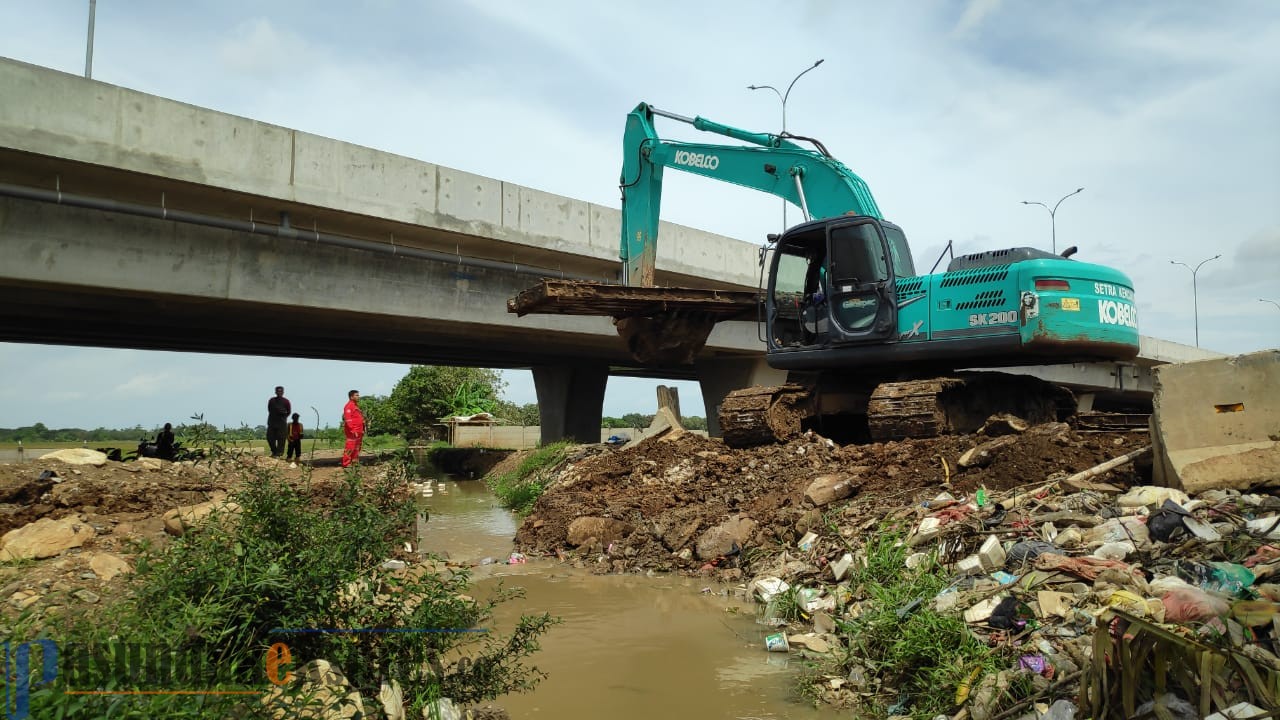 Saluran Air Tersendat, Petani Minta KSOP Patimban Tanggungjawab