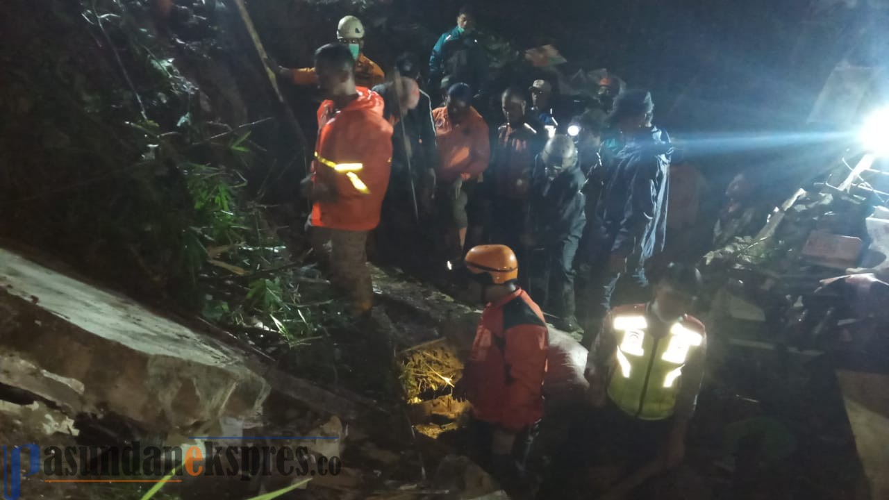 Empat Orang Tertimbun Longsor di Lembang, BPBD masih Lakukan Pencarian