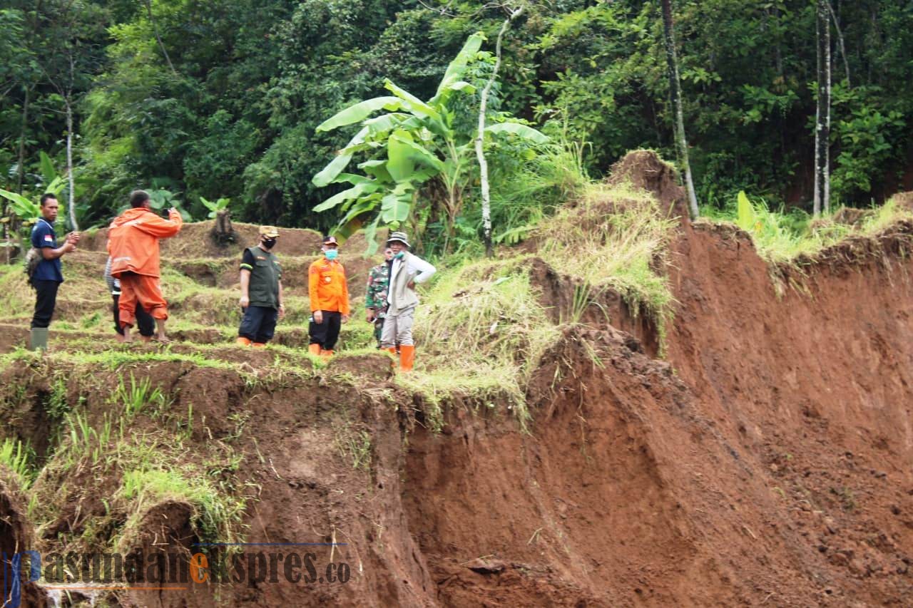 Tinggi Lumpur Capai 1 Meter, Luapan Enam Sungai Rendam Dua Kecamatan