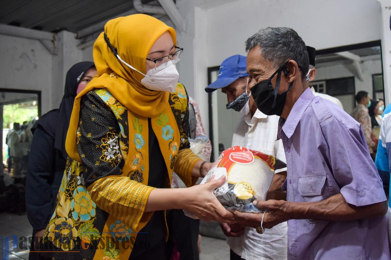 Ambu Siap jadi Orang Pertama di Vaksin di Purwakarta