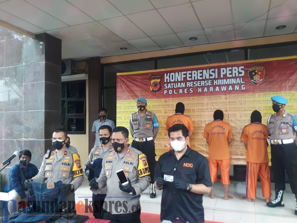 Polres Karawang Ringkus Tiga Pelaku Pembunuhan Jasad Digulung Kasur, Ini Motifnya