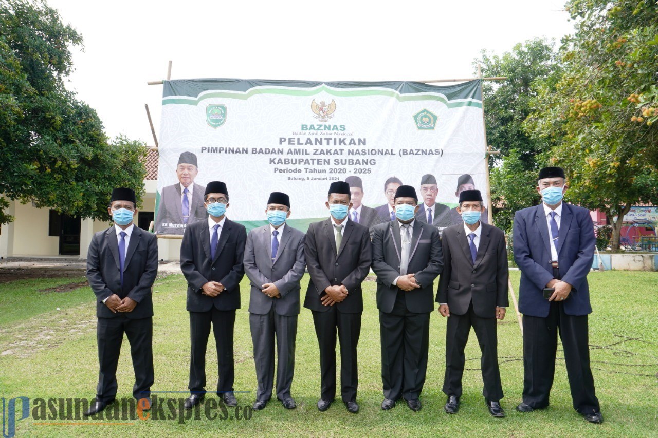 YUGO EROSPRI/ PASUNDAN EKSPRES FOTO BERSAMA: Selesai dilantik Pimpinan Baznas Kabupaten Subang bersama Kepala Kemenag Subang dan Bupati Subang foto bersama.