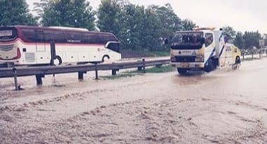 Waspada!! Tol Cipali Tergenang Setinggi 10 Centimeter, Pengemudi Diminta Hati-hati