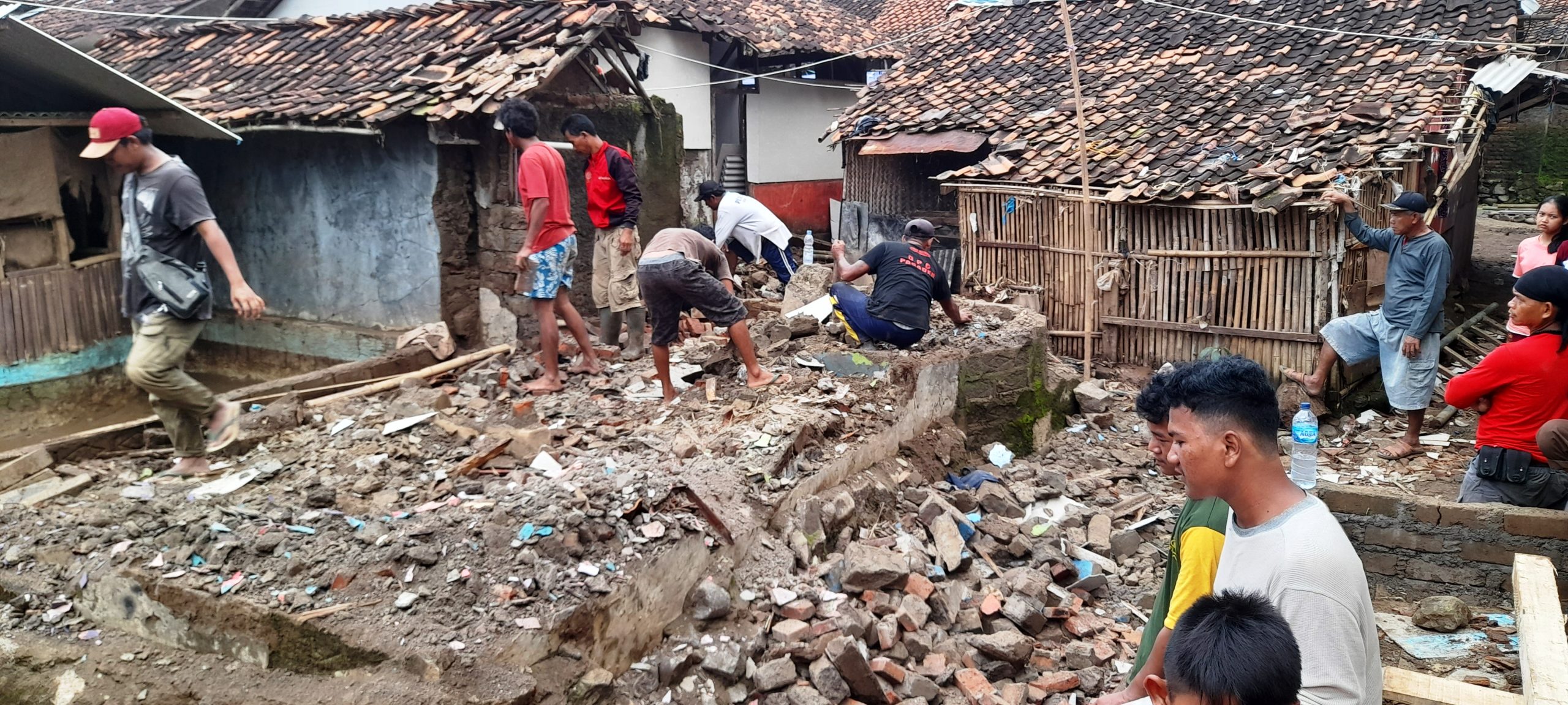 Rumah Hanyut di Pagaden