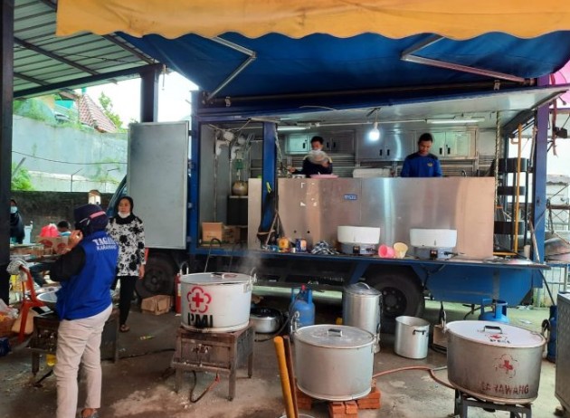 Setiap Hari Distribusikan 5.000 Nasi Bungkus untuk Korban Banjir