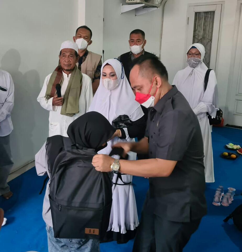 Fraksi Demokrat Santuni Anak Yatim dan Bagikan Sembako