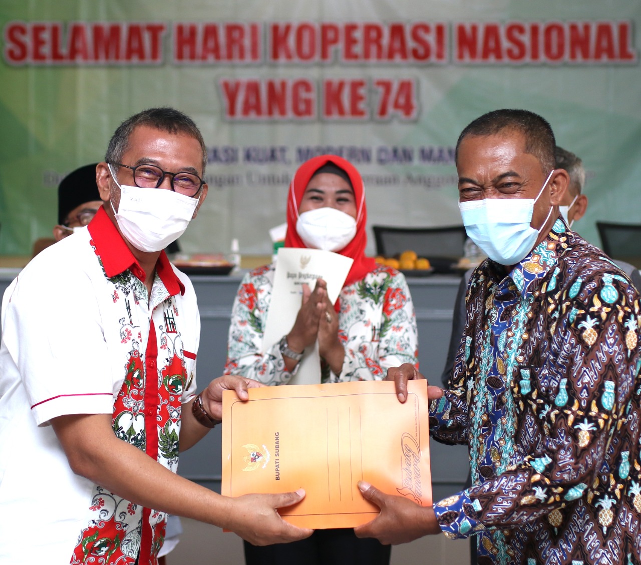 HUT Koperasi ke 74, Dekopinda Subang Beri Penghargaan untuk Koperasi dan UMKM