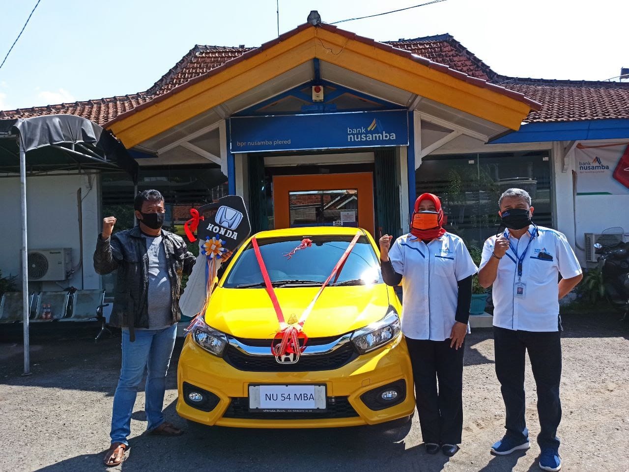 Hadiah Utama Kredit Harmoni Plus, Nasabah Bank Nusamba Plered Dapat Mobil Brio Satya