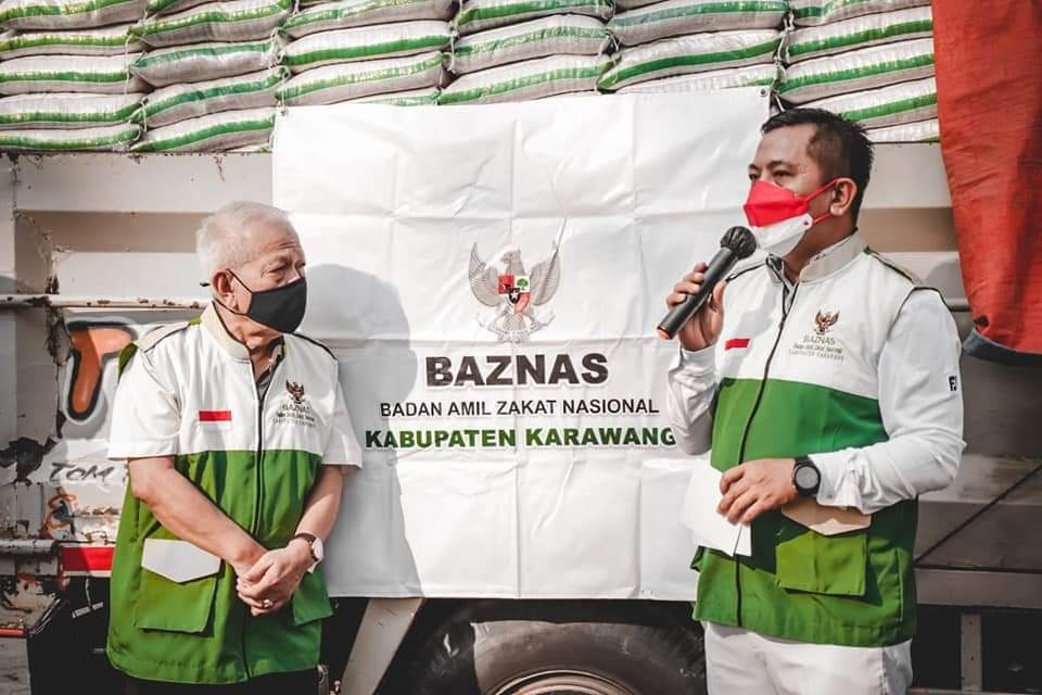 Pemkab Karawang dan Baznas Bagikan 31 Ton Beras