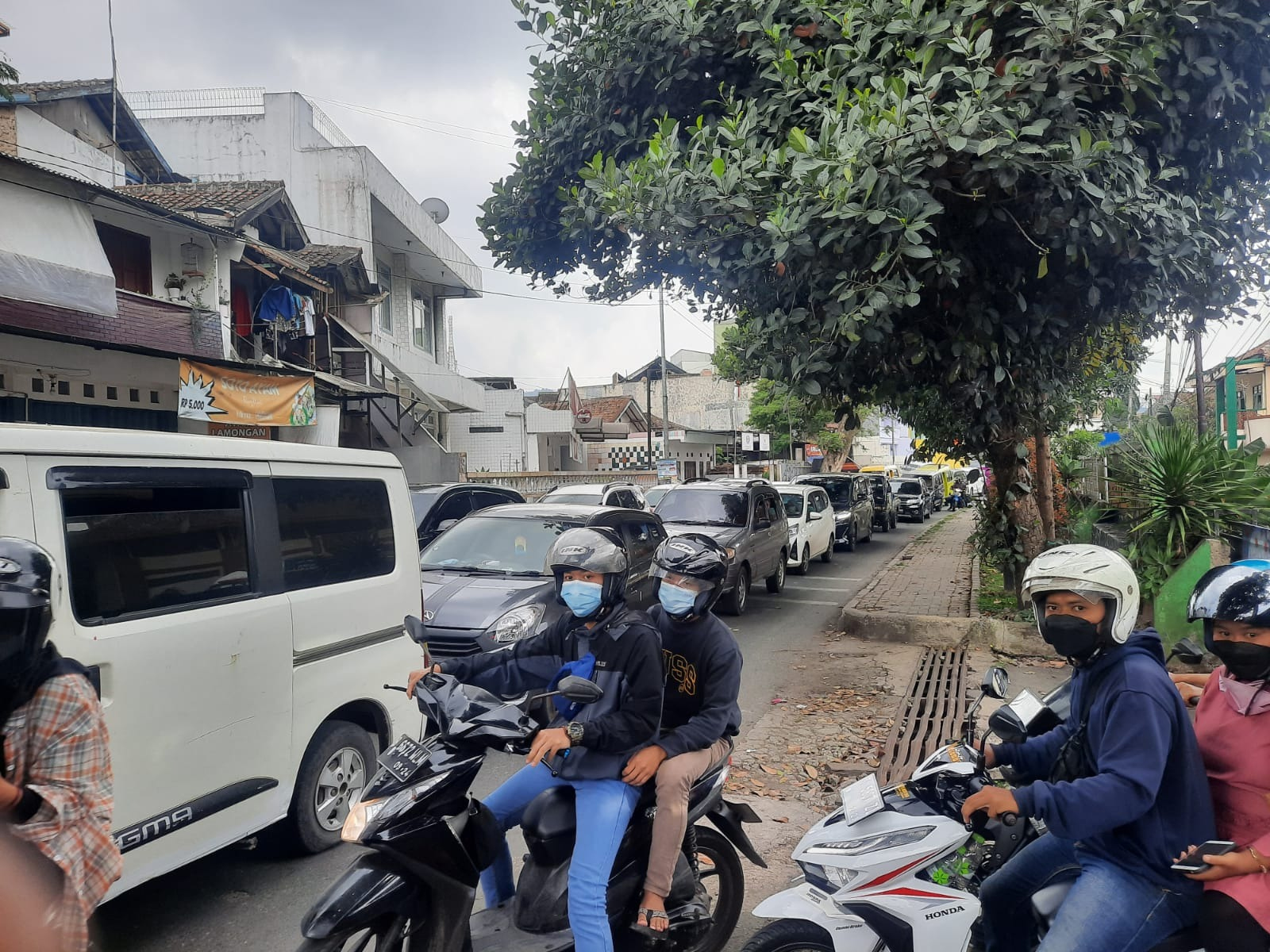 CB One Way Hindari Penumpukan Kendaraan di Lembang