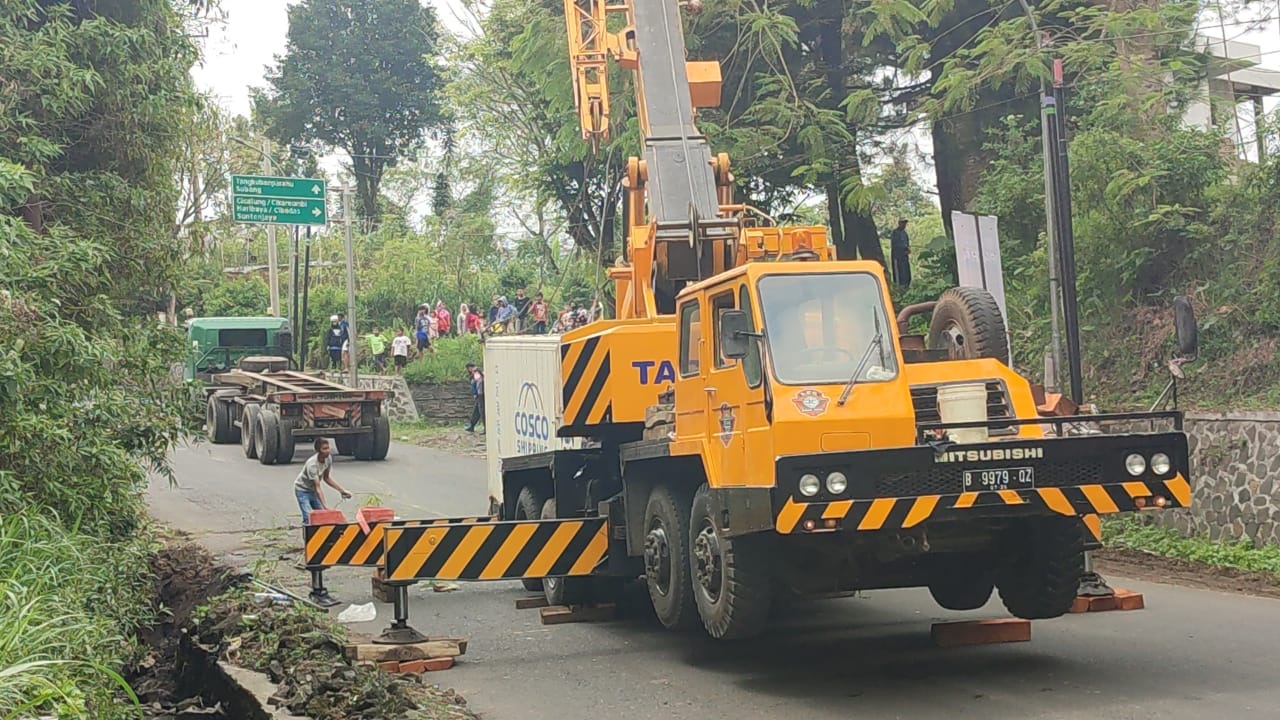 Lalulintas  Lembang-Subang  Macet Panjang, Ternyata Ini Penyebabnya